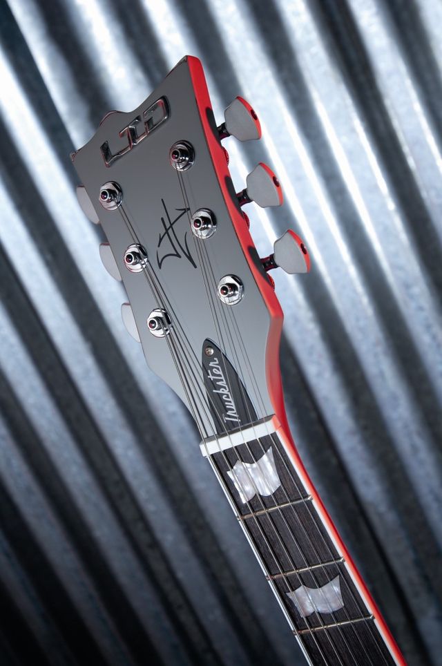 ESP LTD Truckster The headstock is armed with locking Sperzel machine heads